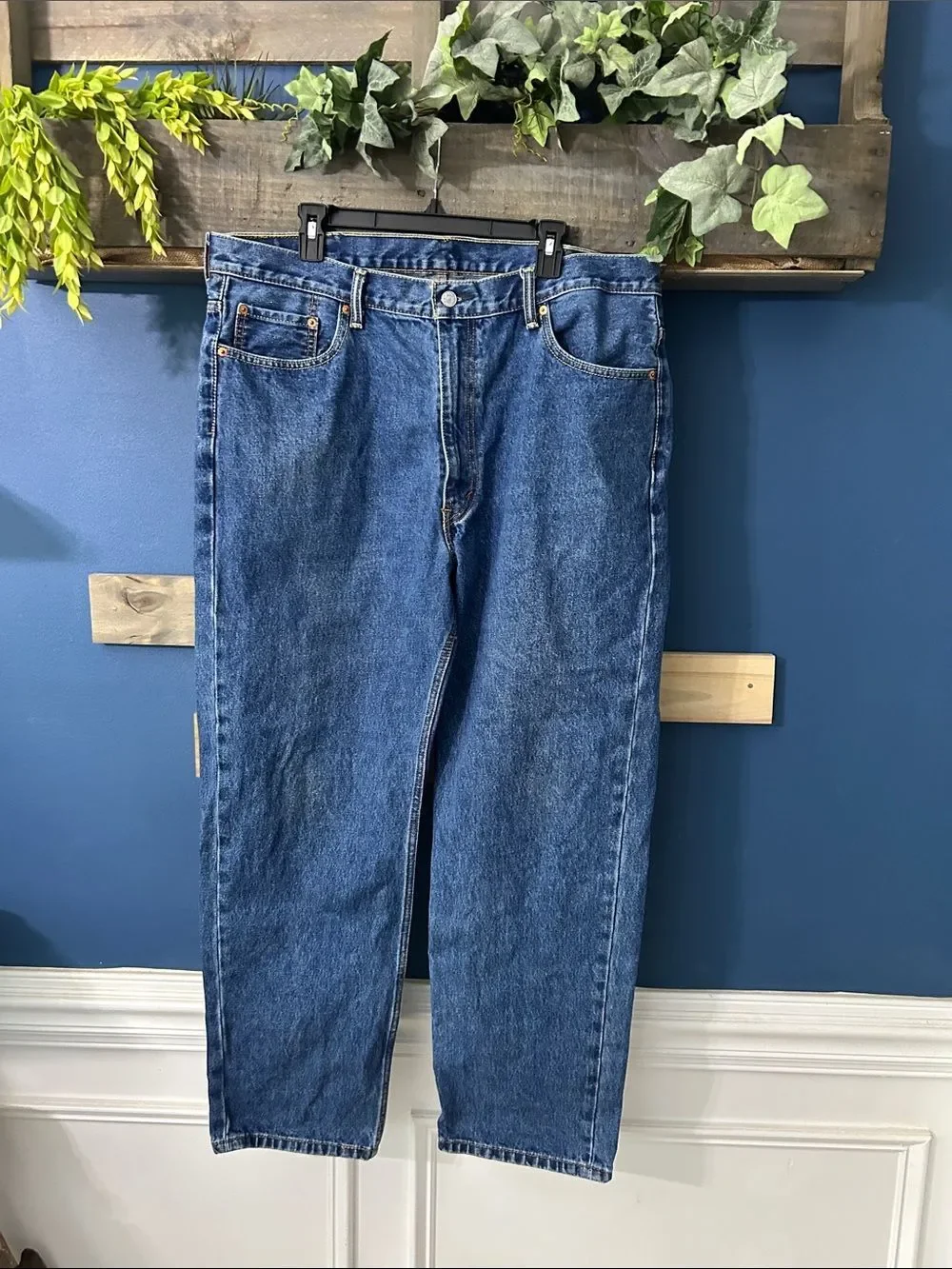 Men's 550 Levi Straight-Leg Denim Jeans in Classic Blue Size 40. EUC